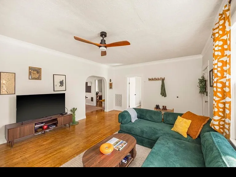 1011 Calvert St — Photo 4