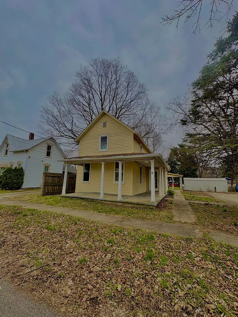 Newly Renovated 4 Bed, 1.5 Bath with 2 Bonus Rooms! — Photo 2