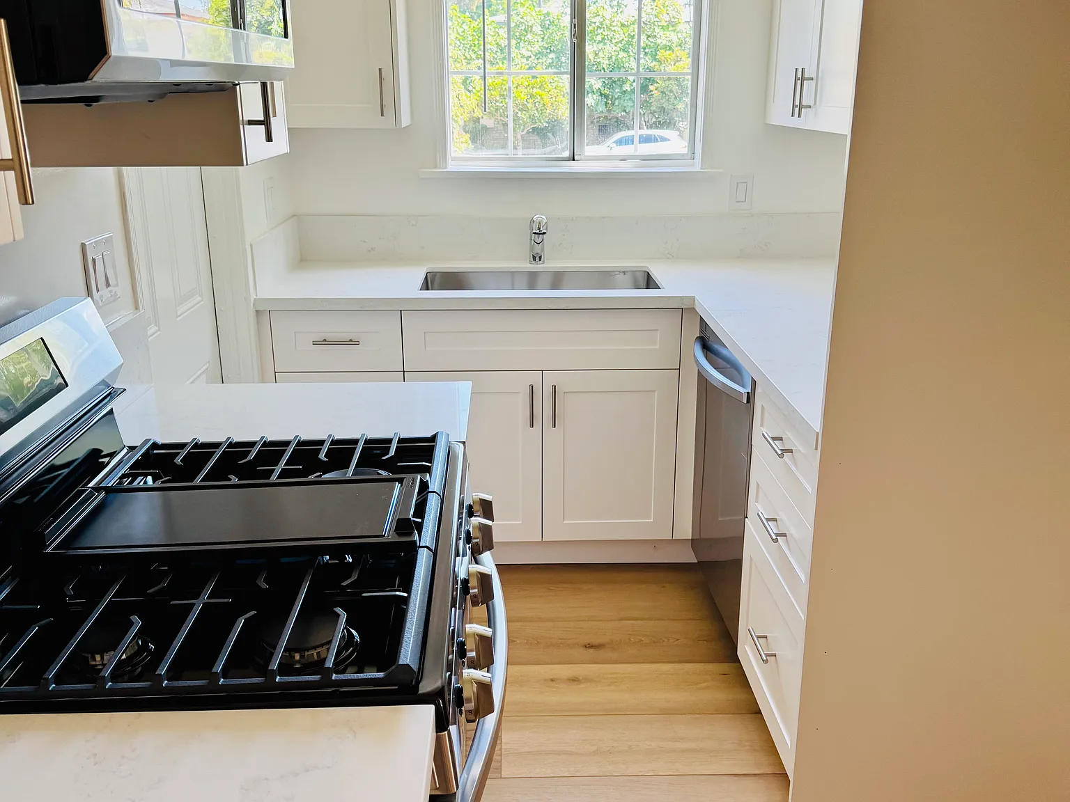 1 bed, $2,095 — Photo 3