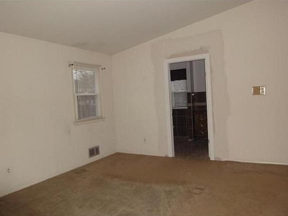 3rd image of 3811 Pikeswood Dr