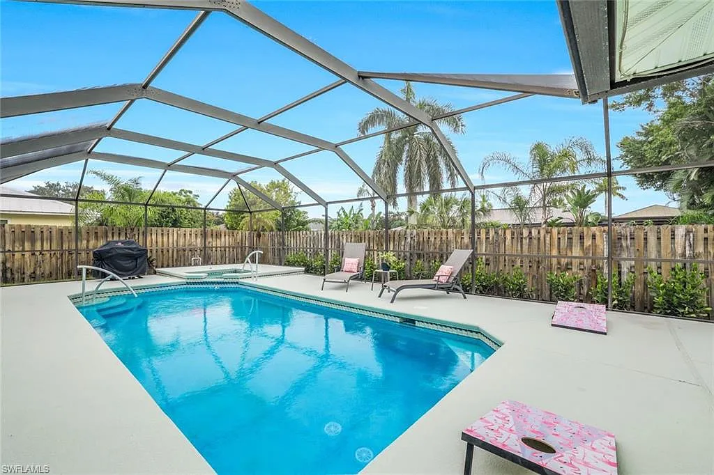 4 bed, 2.0 bath, 1749 sqft, $4,500 — Photo 1
