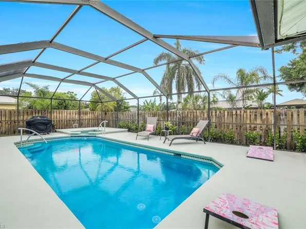 45 Wickliffe Dr, Naples, FL 34110