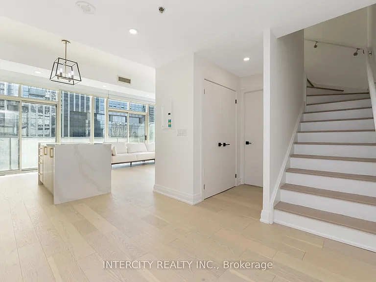 21 Nelson St #LPH32 — Photo 3