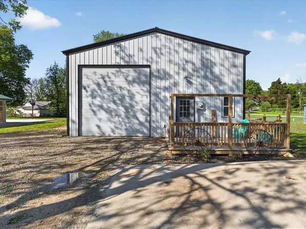 105 W 4th St, Creighton, MO 64739