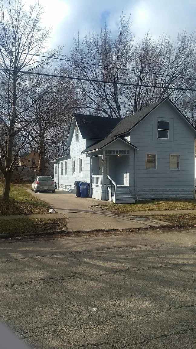 3438 W 56th St photo 1
