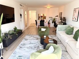 2870 Pharr Ct S