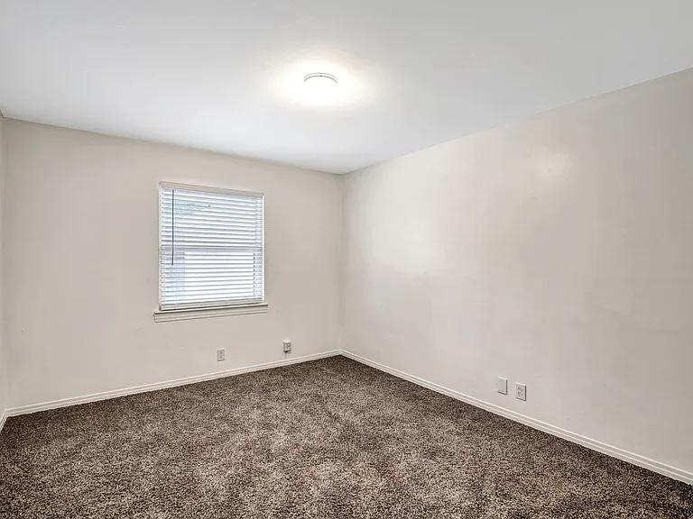 1007 Newberry Dr — Photo 30