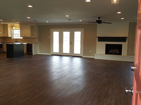 3rd image of 1001 Cardinal Dr