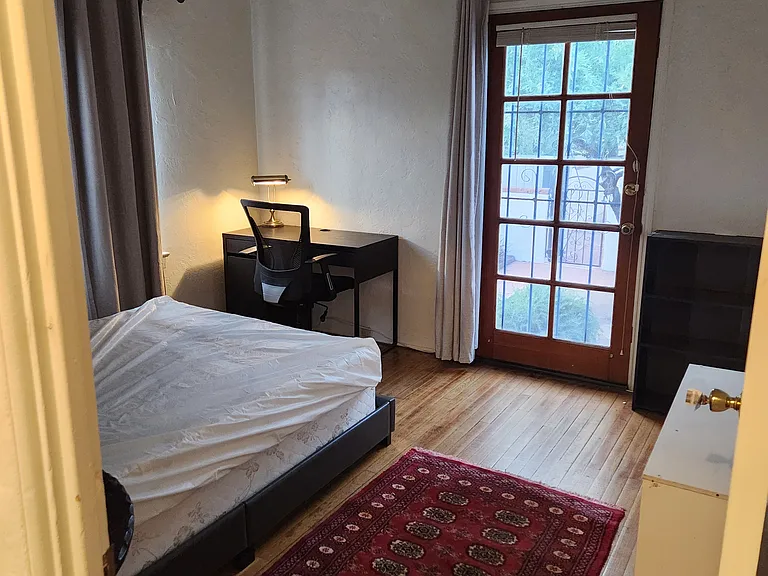 1215 E Mabel St — Photo 8