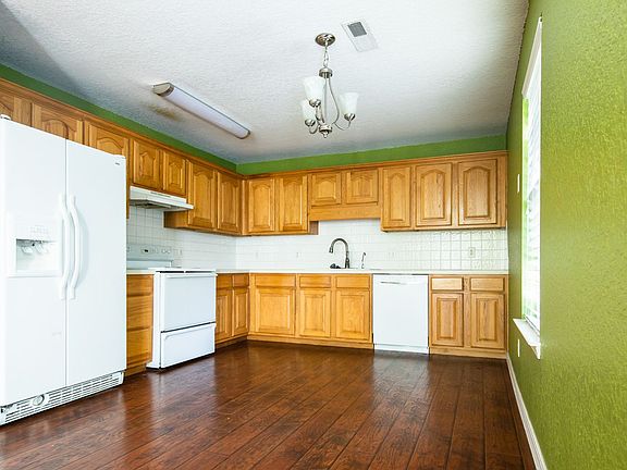 4th image of 434 W Holly St