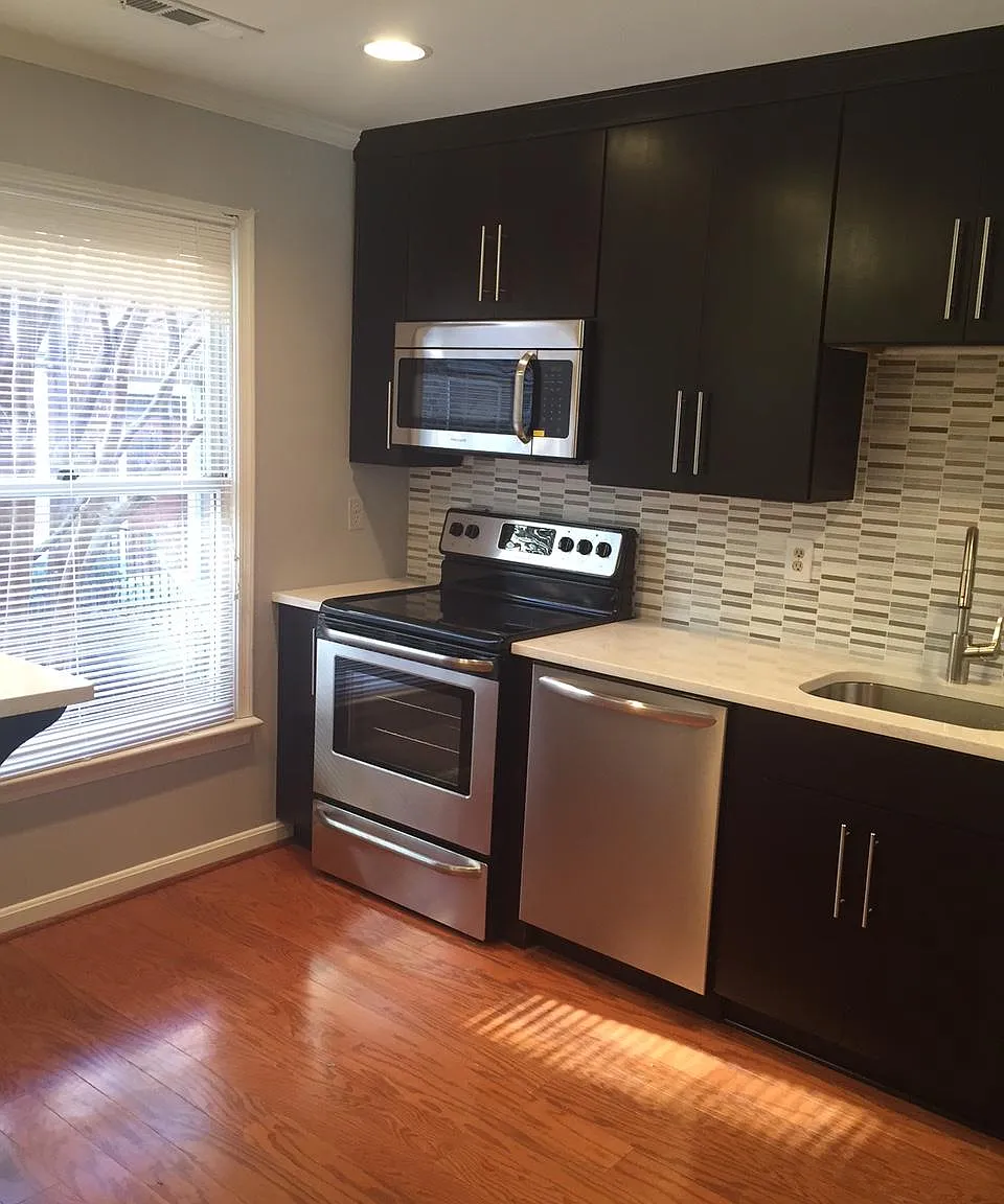 1114 N Taylor St — Photo 1
