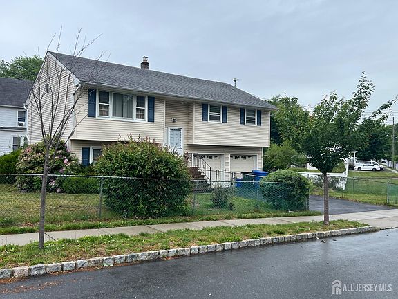 2nd image of 360 Leslie Ave