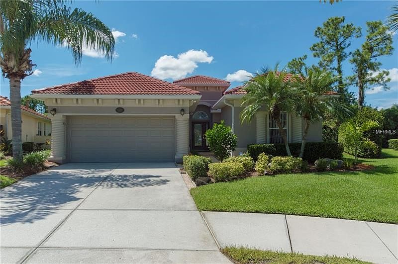 Nice quiet cul de sac and private entrance with sitting area.