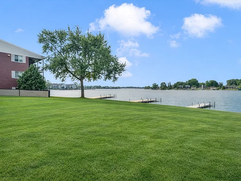 Cass Lake Shore Club — Photo 15