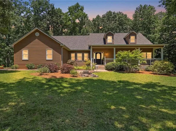8721 Skitts Mountain Rd, Clermont, GA 30527
