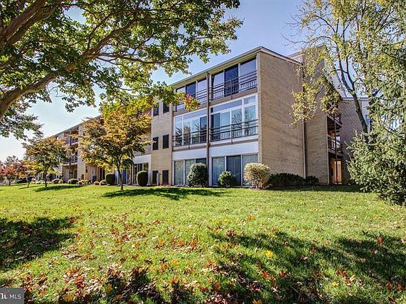 2nd image of 15121 Glade Dr #13-3A