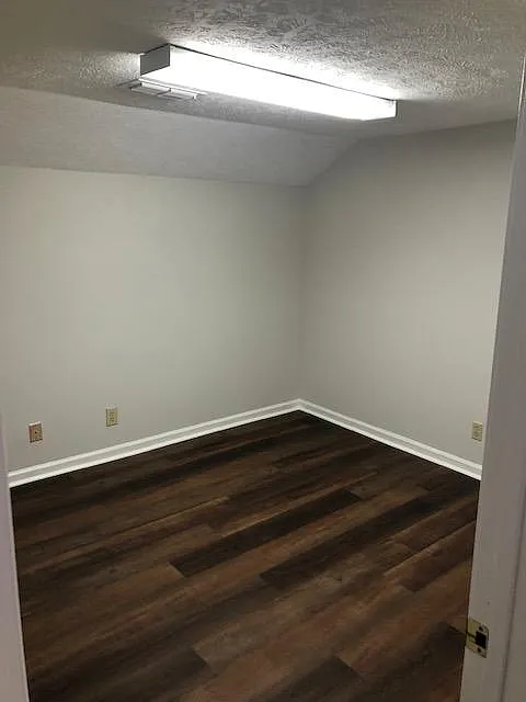 2 bed, 1000 sqft, $1,200 — Photo 3