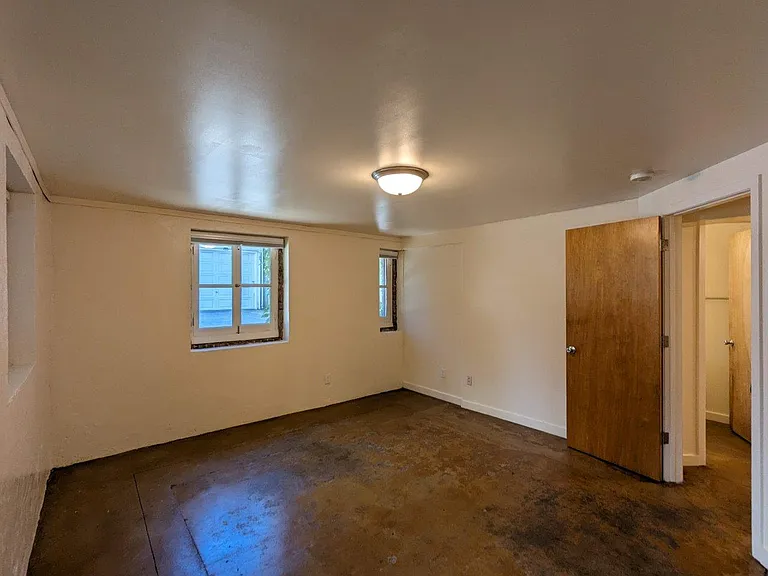 Hillegass Court Apartments — Photo 20
