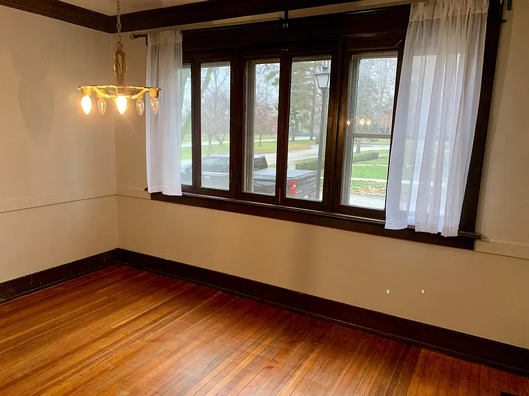 1336 W Jefferson Blvd — Photo 10