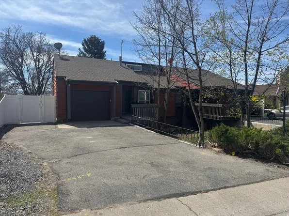 1054 Lamplighter Dr, River Heights, UT 84321