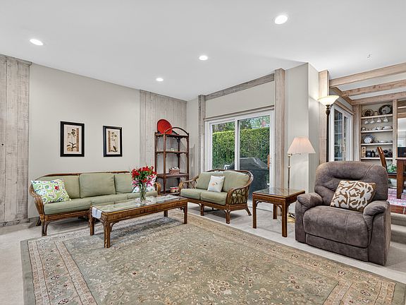 3rd image of 131 Camden Ct