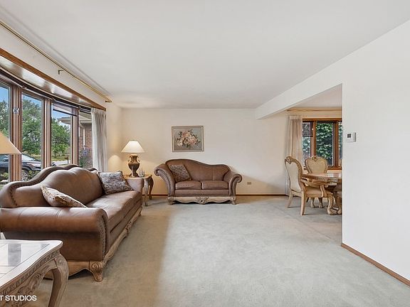3rd image of 10125 Mayfield Ave