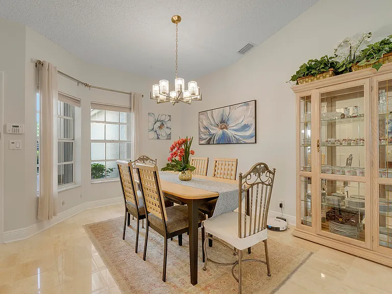 7136 Ashford Ln — Photo 12