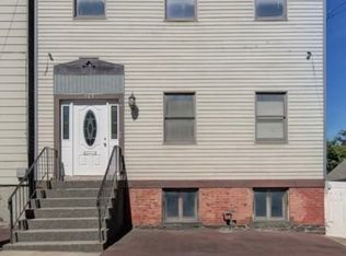 565 1st St #1, Troy, NY 12180