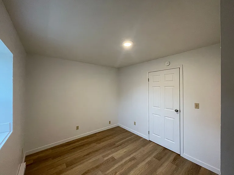 Lincoln Manor Apartments — Photo 6