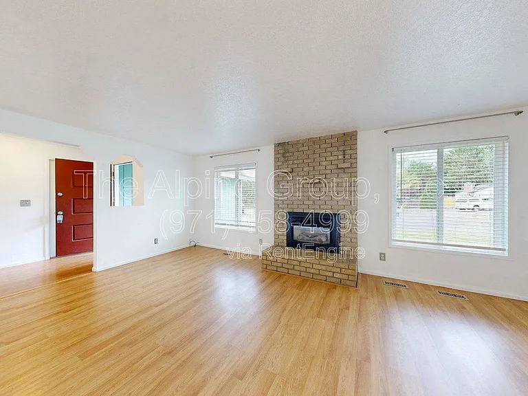 2314 SE 53rd Ave — Photo 2