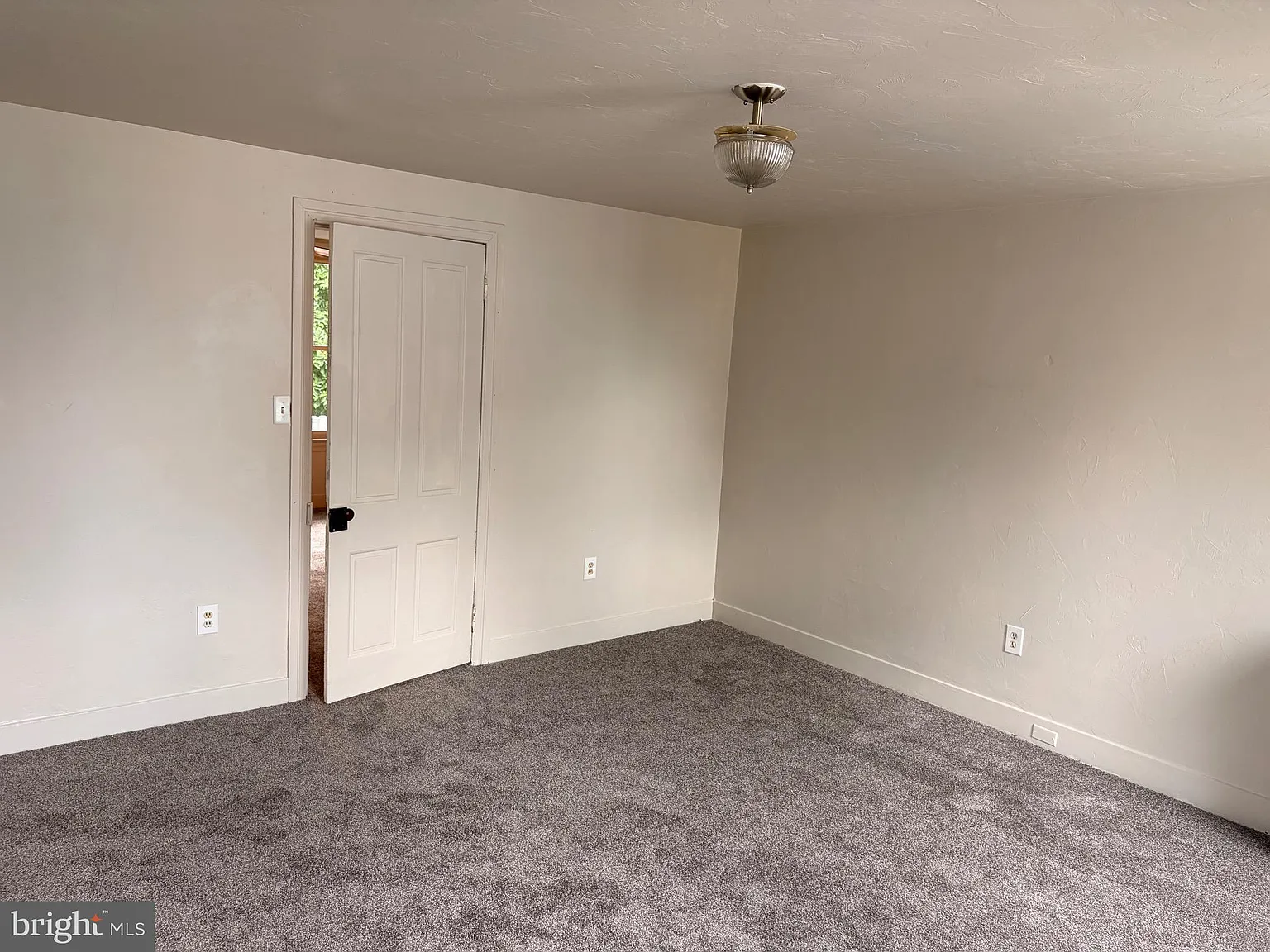 1 bed, 2320 sqft, $950 — Photo 3
