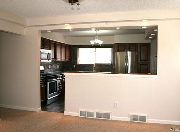 5th image of 6926 Mohican Ln