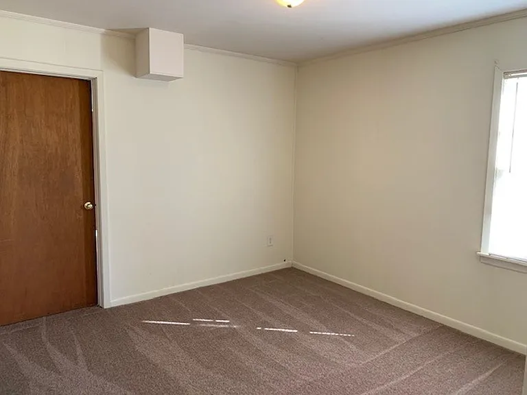 213 Herbert St — Photo 3