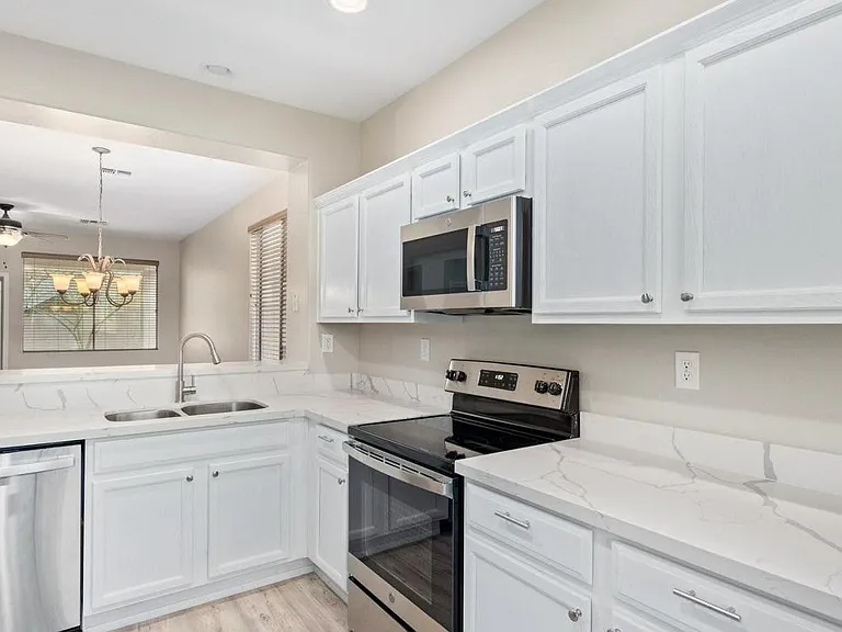 3727 W Memorial Dr — Photo 3