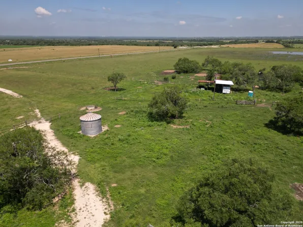 4653 Fm 81, Runge, TX 78151