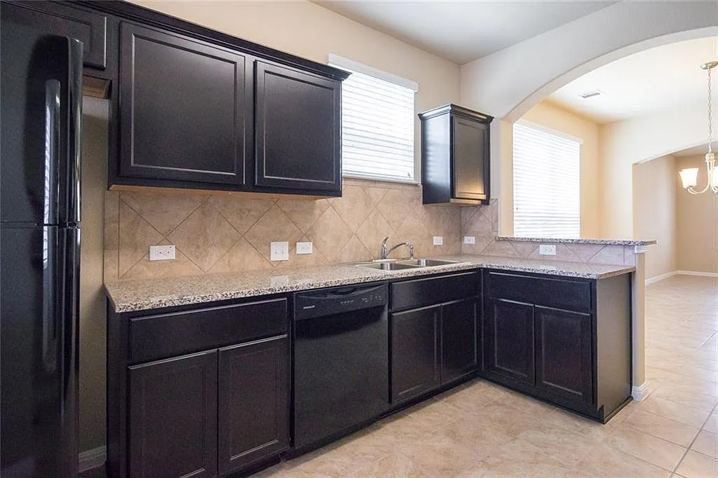 3 bed, 2.5 bath, 1782 sqft, $1,999 — Photo 4