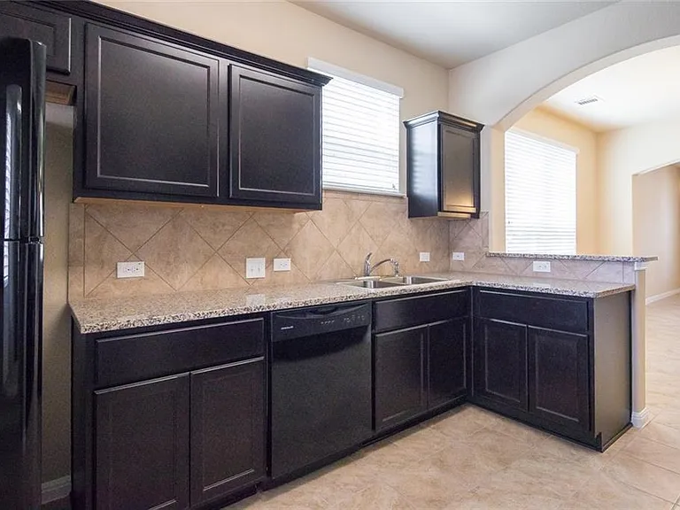 517 Katmai Cir — Photo 4