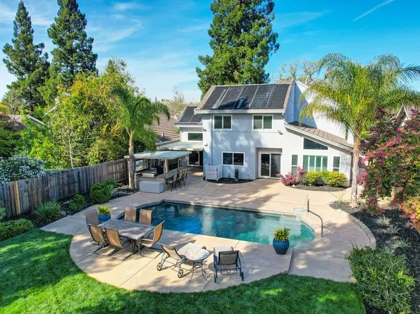 11877 Prospect Hill Dr, Gold River, CA 95670
