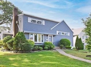 9 Hawthorne Ave, Merrick, NY 11566