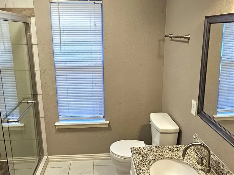 Bathroom #2 (upstairs)