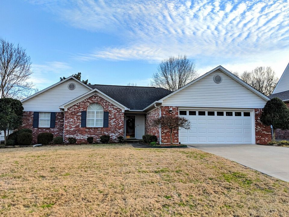 1st image of 28 White Oak Cir