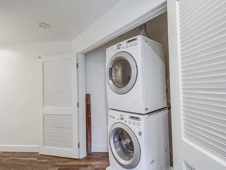 450 J St #3131 — Photo 33