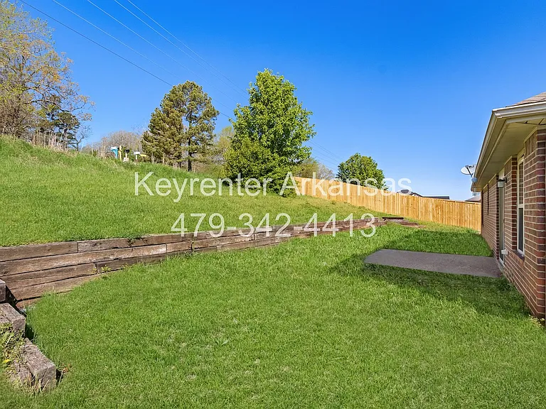 1041 Sara Beth St — Photo 24