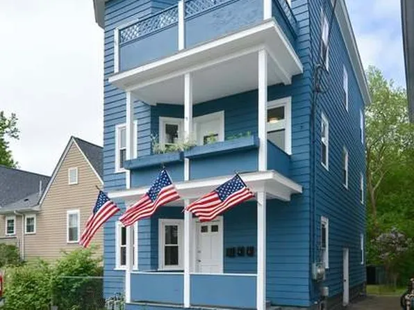 13 Siegel St Unit 2, Bristol, RI 02809