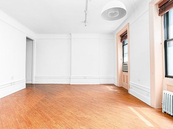 3rd image of 61 E 86th St APT 71