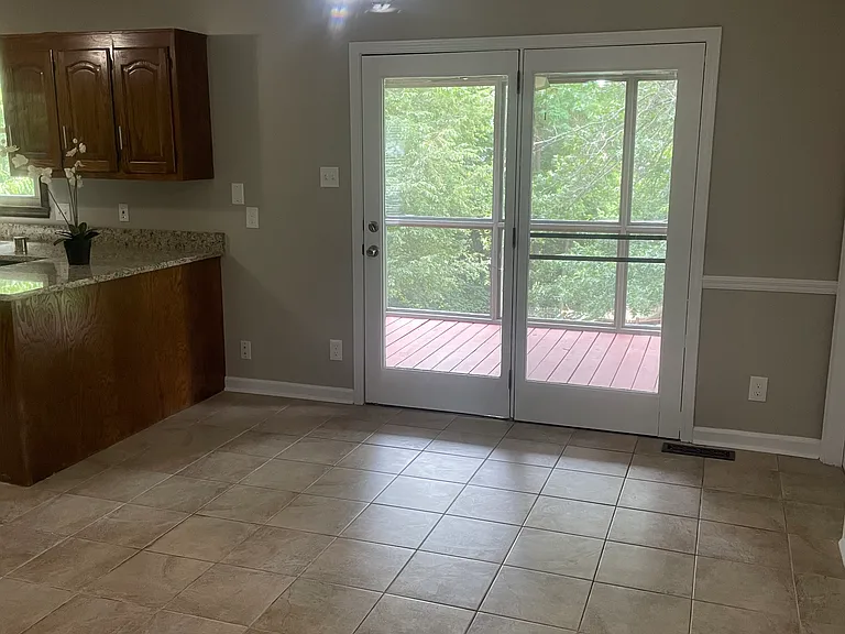 1018 Windridge Dr — Photo 5