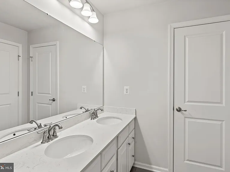 311 Sunrise Ct — Photo 35