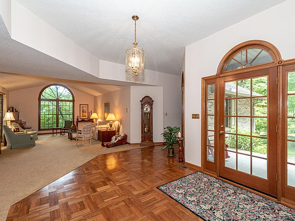 3rd image of 2113 Buckingham Cir