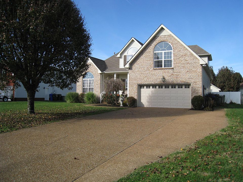 1st image of 102 Pinewood Dr