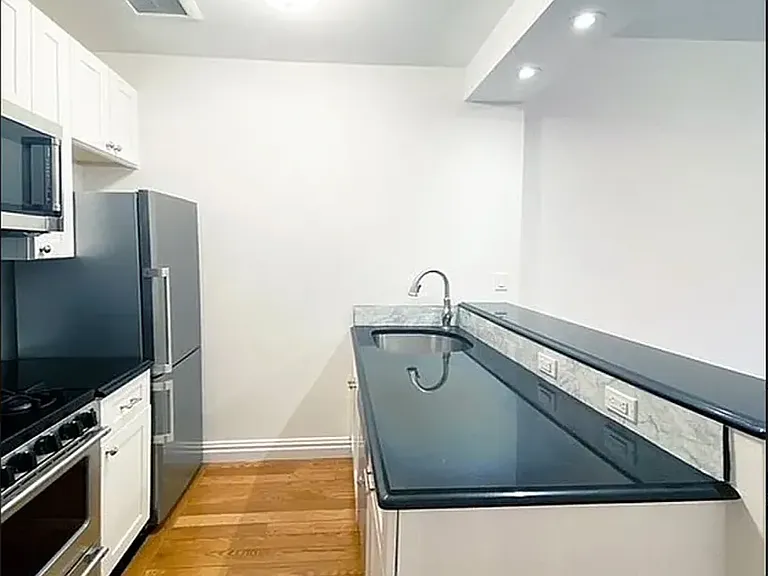 423 E 83rd St #3G — Photo 2